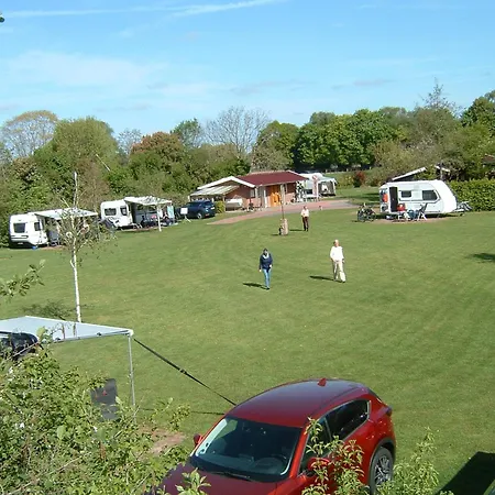 Ruime Caravan Op Gezellige Minicamping 假日公园 *