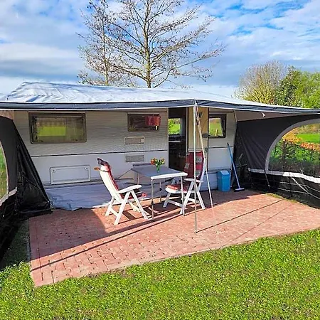 Ruime Caravan Op Gezellige Minicamping 리첸부데