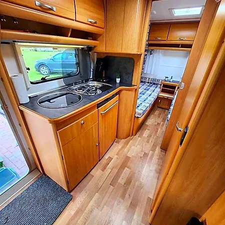 Ruime Caravan Op Gezellige Minicamping