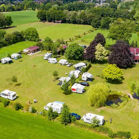 Parque de vacaciones Ruime Caravan Op Gezellige Minicamping