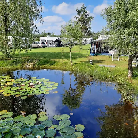Parque de vacaciones Ruime Caravan Op Gezellige Minicamping