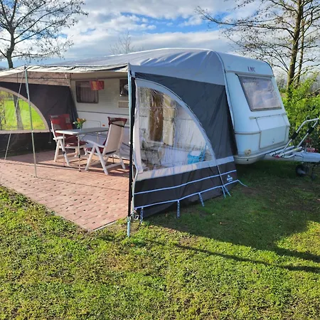 Ruime Caravan Op Gezellige Minicamping Parque de vacaciones